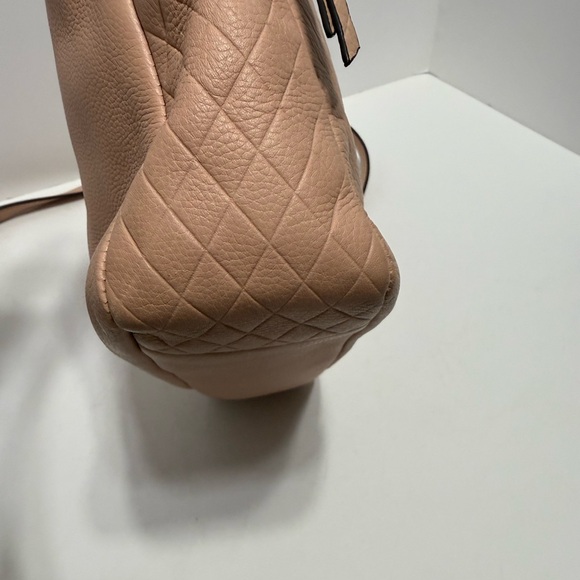 Vera Bradley Pink Sands Carryall Small Crossbody Quilted Leather Bag EUC, Chic - Picture 4 of 7